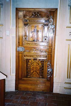 06-Parliament-Senate-door