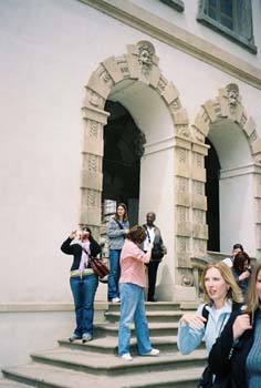 06-Parliament-Senate-gardenentrance