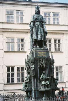 06-Square-CharlesByBridge