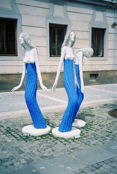 07-Estates-exhibition1