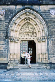 13-Vysehrad-churchdoor