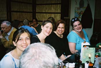 13-dinner-PetraJennHallieOlivia