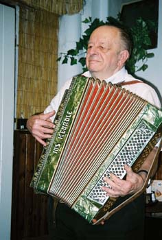 13-dinner-accordion